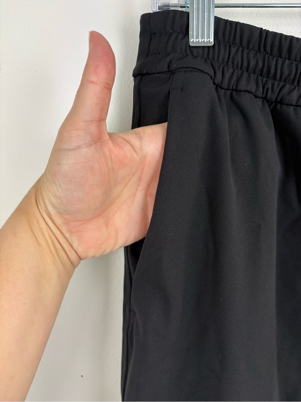 Lululemon Tapered-Leg Mid-Rise Pant 7/8 Length Luxtreme Size Medium EUC Capsule - Picture 3 of 12